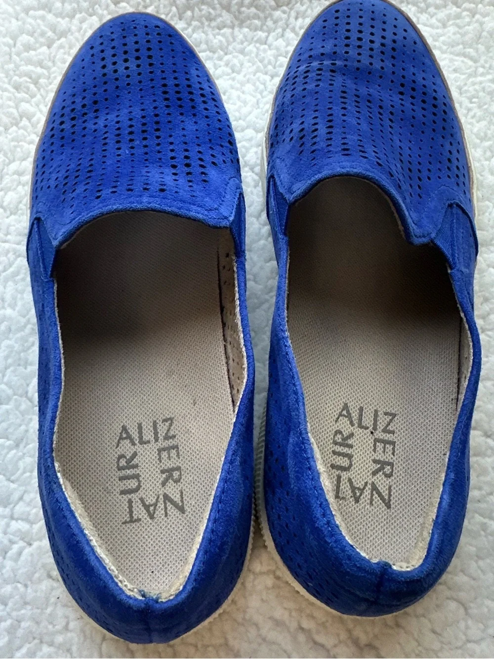Naturalizer Perforated Slip-On Sneakers in Bright Royal Blue Leather size 7